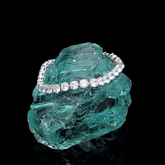 18k 30ct Tennis Bracelet - Picture 8 of 9